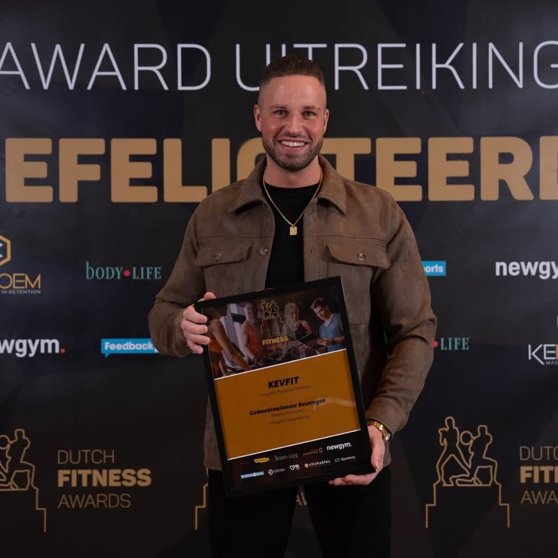 Kevin Aalbers met de Dutch Fitness Award 2024/2025